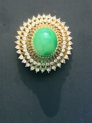 Vintage Jomaz Sunburst Brooch – Green Jadeite-Style Peking Glass – GIA Verified