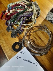 A1 Lot of 29 Vintage Modern NECKLACE Costume Jewelry Fashion Glass Beads Choker