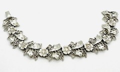 Unusual Signed Vtg Kramer Brushed Silver Tone Rhinestone Floral Bracelet 6.75″