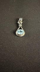 Vintage Sterling Silver Pendant Set with a Beautiful Facetted Aquamarine
