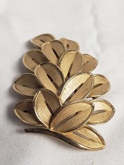 Vintage Crown Trifari Leaf Brooch Trifarium Gold Tone Leaves Layered Signed