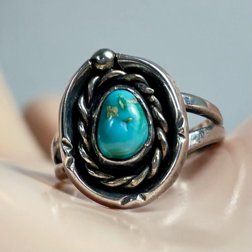Vintage Southwest NA Style TESTED UNMARKED Sterling Silver Turquoise Ring Sz 7