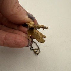 Vintage Scarf Glove Holder with chain gold Tone Intricate Clamped Hands