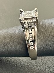 14KT White Gold 0.68CTW Diamond Engagement Ring . Size 5.25 )B67)