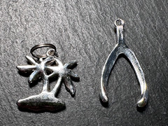 8 UNIQUE VINTAGE SILVER TONE PENDANTS D595