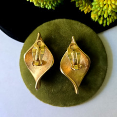 Vintage Erwin Pearl Gold Brushed Modernist Earrings Clip on