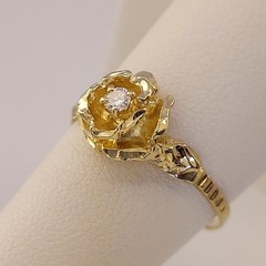 Vintage 14k Diamond Flower Ring. Size 7. Diamond 5 Points. Diamond Cut Detail.