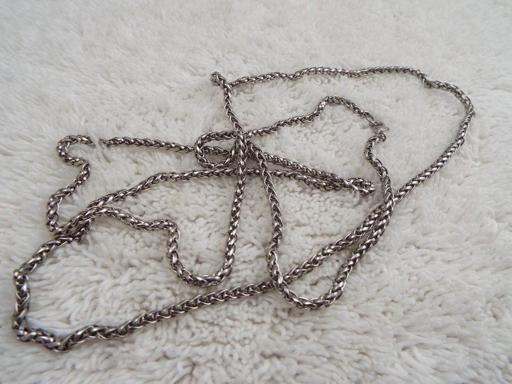 Silvertone Rolled Chain Necklace (B46)