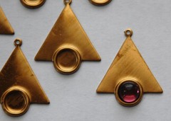 1 Loop Raw Brass Triangle Drops Charms with 7mm Setting (6) mtl066