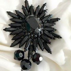 Signed D&E Juliana for Alice Caviness 3” Jet Rhinestone Brooch Black Metal