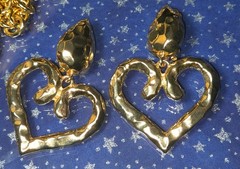 Vintage Les Bernard Hammered Gold Tone Heart Clip Earring and Necklace Set