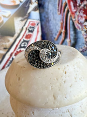 Fine ESTATE 14k White Gold Black Diamond Ladies Ring