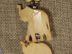 Necklace Tribal Native African Elephants Resin Beaded 16″ Lovely Vintage C4744