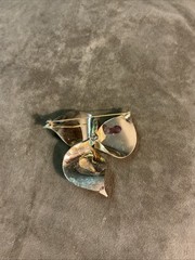 1970s mid-century design gold tone metal Sarah Coventry Trillium pin broach