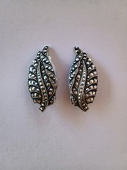 Vtg Leaf Bracelet & Earrings Set W. Germany Silver Tone Lightweight Paved Look