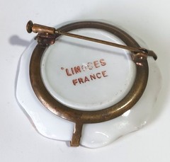 Vtg Limoges France Painted Porcelain Mini-Plate Brooch 1.75″ w/ Trombone Clasp