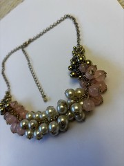 Vintage Avon NRT pearly gold tone necklace 21”