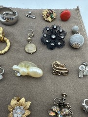 Vintage Jewelry Silver Gold Tone Lot Mismatched Wearable (20 Single Earrings)