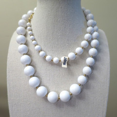 VTG Japan White & Gold Tone Beaded Necklace 30″ Fluoresces Beautiful Graduated