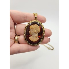 Vintage Left Facing Cameo Pendant Necklace Embossed Cable Chain Rootbeer Acrylic