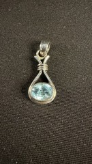 Vintage Sterling Silver Pendant Set with a Beautiful Facetted Aquamarine
