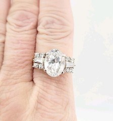 Vtg Sz 8 Ring Lg Oval Cubic Zirconia Rounds Baguette Fashion Jewelry Glam