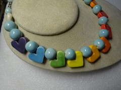 ANTIQUE 1970s PARROT PEARLS COLORFUL NECKLACE “Ceramic Beads & Hearts” STUNNING