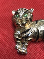 VTG LC LAUREN CONRAD GOLD TONE MULTICOLORED RHINESTONE BLACK ENAMEL TIGER BROOCH