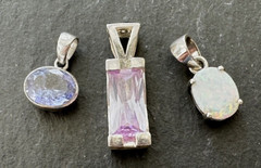 THREE VINTAGE STERLING SILVER SPRING COLOR GEM CHARM PENDANTS G354