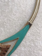 Vintage Hammered Goldtone Teal Enameled Cleopatra Necklace Nonbranded 18”