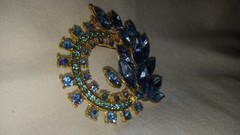 Gorgeous Gold Tone Blue Stone Floral Spray Brooch 2 Inches