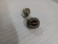 Vintage 2 Tone Y2K Renaissance Etruscan Revival Clip-On Earrings 1980-1990’s Era