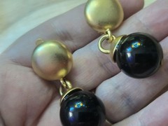Vintage Erwin Pearl Black Ball Drop Dangle Clip On Earrings Matte Gold Tone