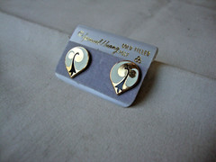 VINTAGE SAMUEL HUANG DESIGNER CLOISONNE PHOENIX BLACK WHITE ENAMEL STUD EARRINGS