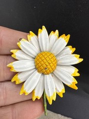 Vintage Enamel Flower Brooch Daisy