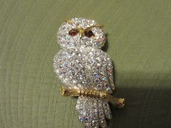 WOW Joan Rivers Crystal Snowy Owl Brooch Pin Gold tone AB Rhinestones Topaz Eyes