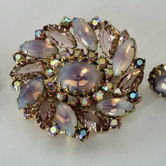 VINTAGE LILAC PINK FROSTED GLASS AB BROOCH & CLIP EARRINGS SET NAVETTE