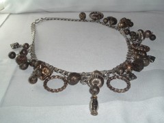 VINTAGE ROXSANN SIGNED RUNWAY ETCHED LINK CHUNKY BRASS DANGLE CHARM NECKLACE
