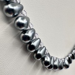Vintage 80s 90s Elegant Silver Tone Teardrop Pearl-Style Beaded Necklace Jewelry