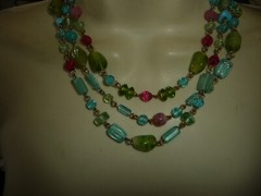 LAYER 3 ROW GREEN PINK BLUE GLASS BEADS SILVER TONE WIRED BIB NECKLACE #19/6