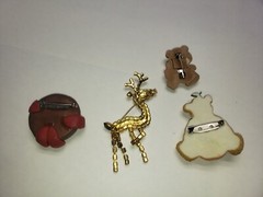 Estate Find VINTAGE Jewelry Lot UNSEARCHED, UNTESTED , THRIFT DONATIONS AS IS