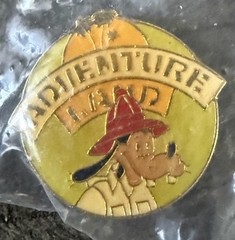 Vintage Sealed Walt Disney Productions Goofy Adventure Land Pin 1” Enamel Safari