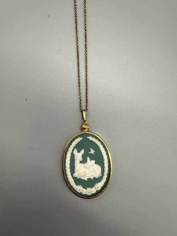 Franklin Mint Cameo Deer Mothers Day Pendant. 18 Inch Chain.