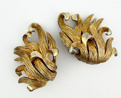 Boucher La Scala Brushed Gold Tone Choker Necklace & Clip-On Earrings Set 1956