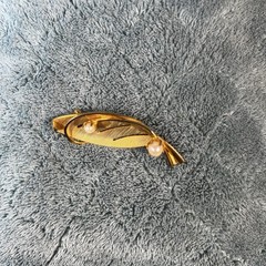Vintage Leaf Brooch Gold Tone With 2 Faux Pearls, Nature Cottage Garden