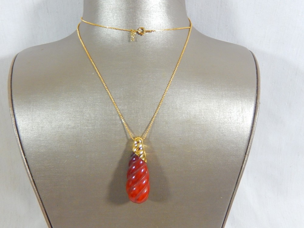 TRIFARI 70’s LANVIN MODERNIST ERA AMBER LUCITE LARGER DROP PENDANT 30″ NECKLACE