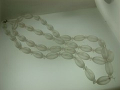 ELEGANT VINTAGE 1940’S CLEAR COLORLESS FROSTED OPAQUE BEAD 36″ NECKLACE!