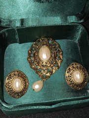 Vintage Faux Pearls Pendant/ Brooch with Earings Set in Small Jewlery Case