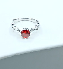 Red CZ Cubic Zirconia Faceted Gemstone Sparkle Silver Tone Vine Band Ring Size 7
