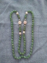 vintage white and green 32 inch jade necklace